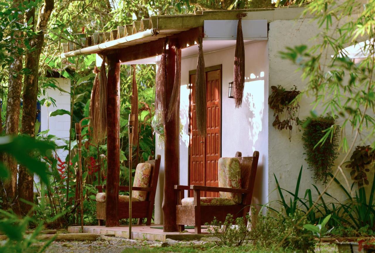 Casa A Beira Do Rio Jaguareguava Na Mata Atlantica Em Bertioga Sp Villa Екстериор снимка